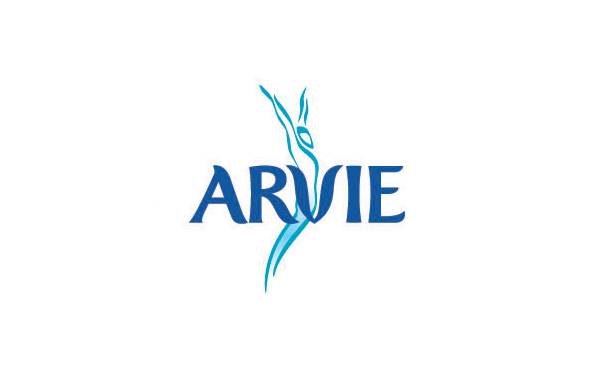 以人的線條為設(shè)計(jì)元素，并選用飄逸的字體組合在一起的logo設(shè)計(jì)