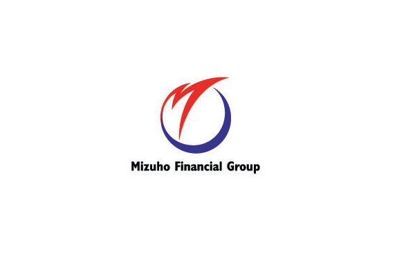 日本瑞穗金融集團(tuán)logo設(shè)計(jì)。logo將首字母M變換成猶如火焰的形狀，給人激情向上的感覺，同時(shí)顏色的搭配上選擇了激情的紅色與冷靜，穩(wěn)重的藍(lán)色搭配，適合行業(yè)屬性，logo整體簡潔